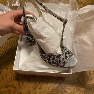 Brand new sick silver and leopard Casadei pump